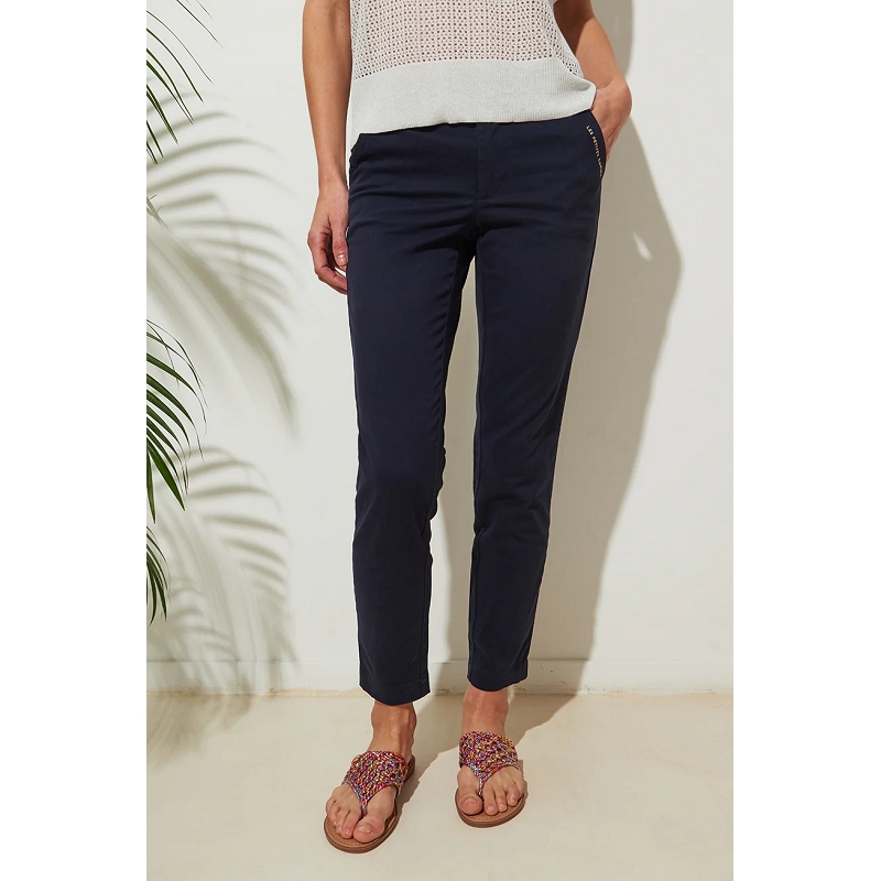 Les petites bombes V12B001 NAOMIE