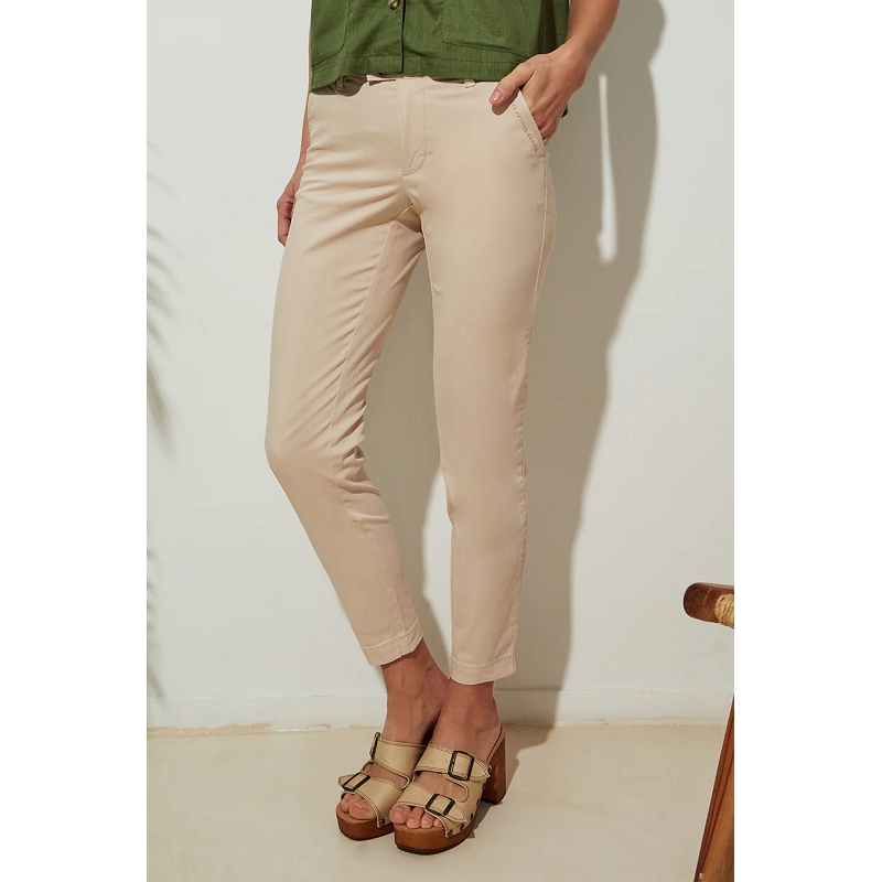 Les petites bombes V12B001 NAOMIE