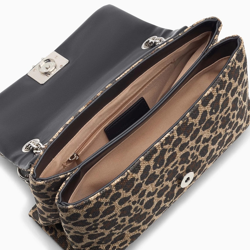 Vanessa wu NAOMI2179601_2