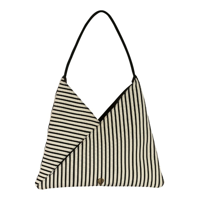 Le voyage en panier PM 889