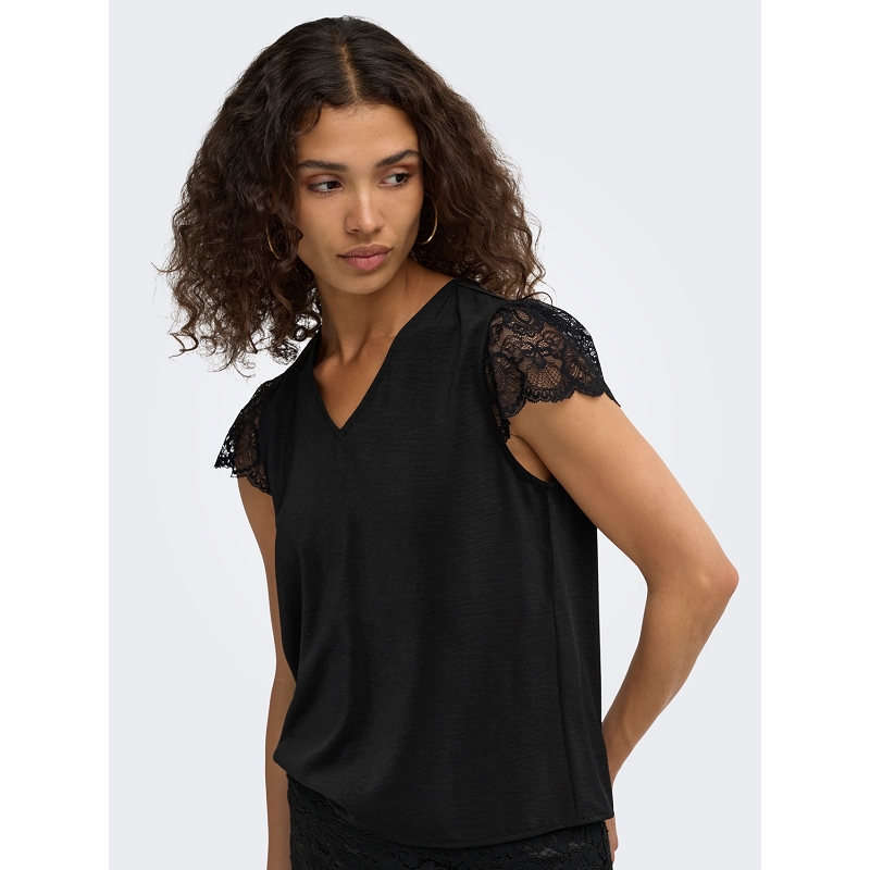 Only ONLLORIEN LACE CS VNECK TOP WVN3533501_3